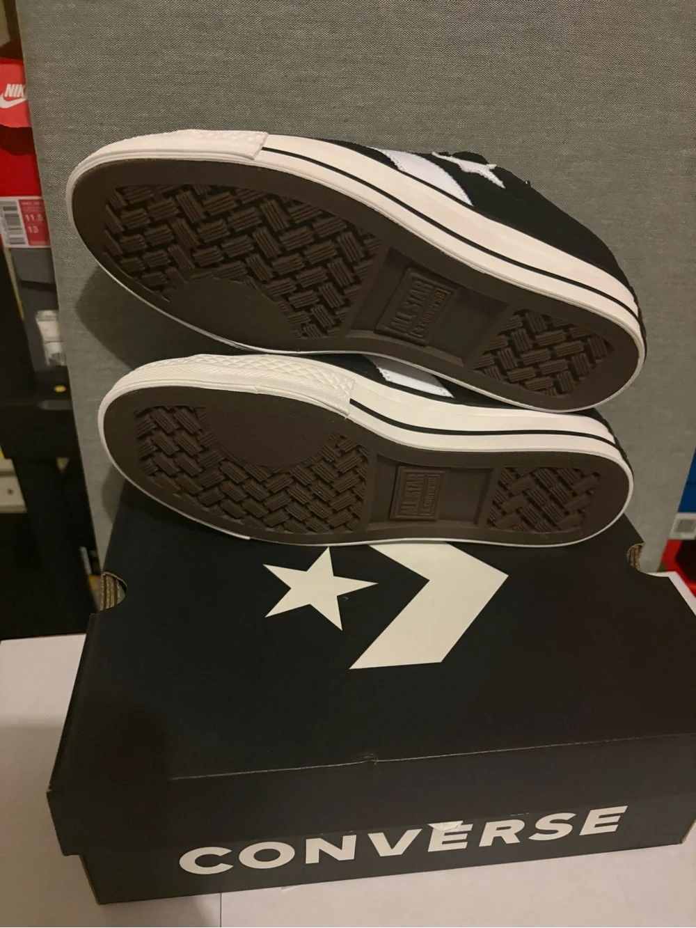 Converse Mens 'size 8 Black & White Star Low-Top Sneakers